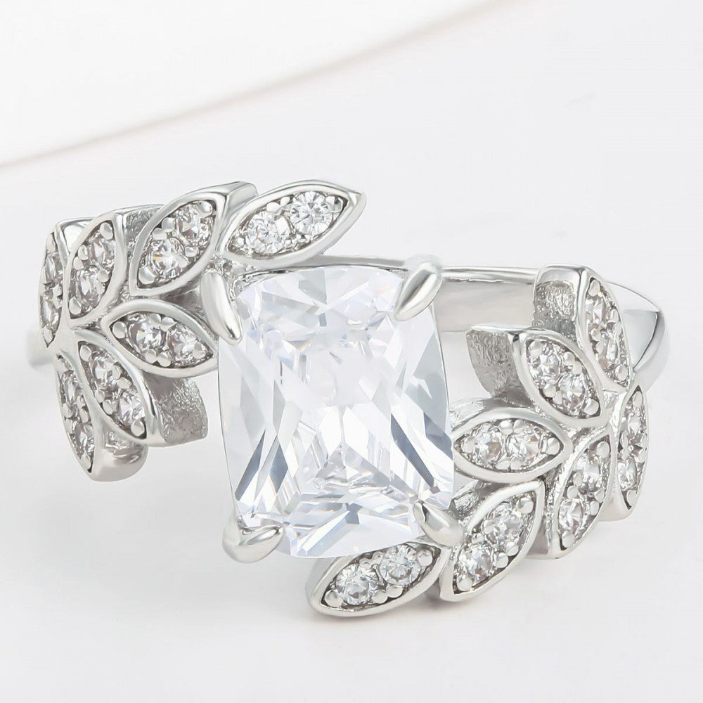 Ring aus goldplattierterr Legierung mit weißem Emporia® Kristall 1 