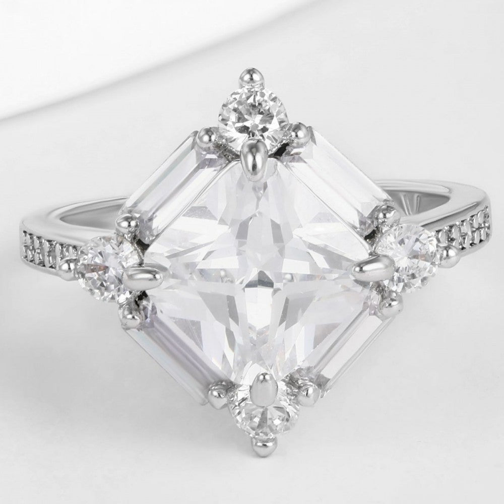 Ring aus goldplattierterr Legierung mit weißem Emporia® Kristall 1 
