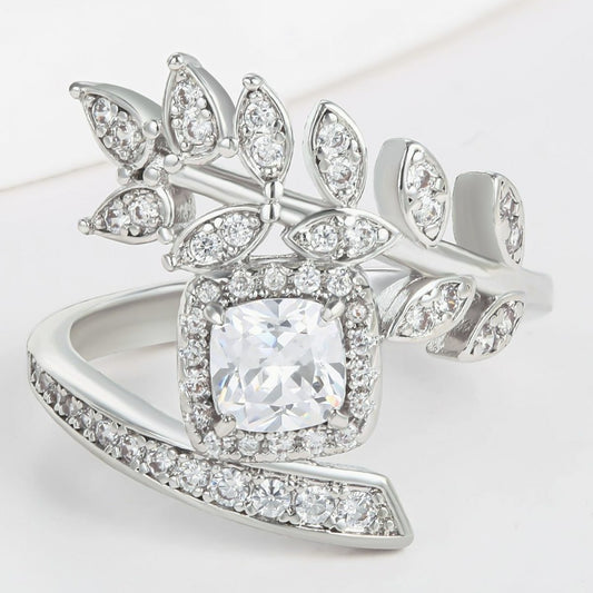 Ring aus goldplattierterr Legierung mit weißem Emporia® Kristall