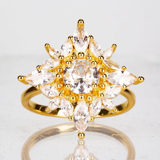 Ring aus goldplattierterr Legierung mit weißem Emporia® Kristall