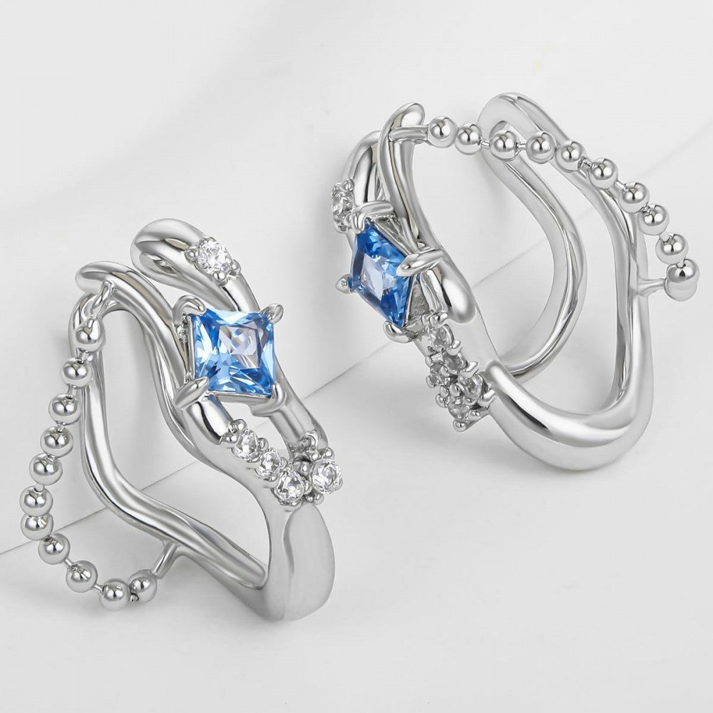 Ohrringe aus goldplattierter Legierung mit blauem Emporia®-Kristall