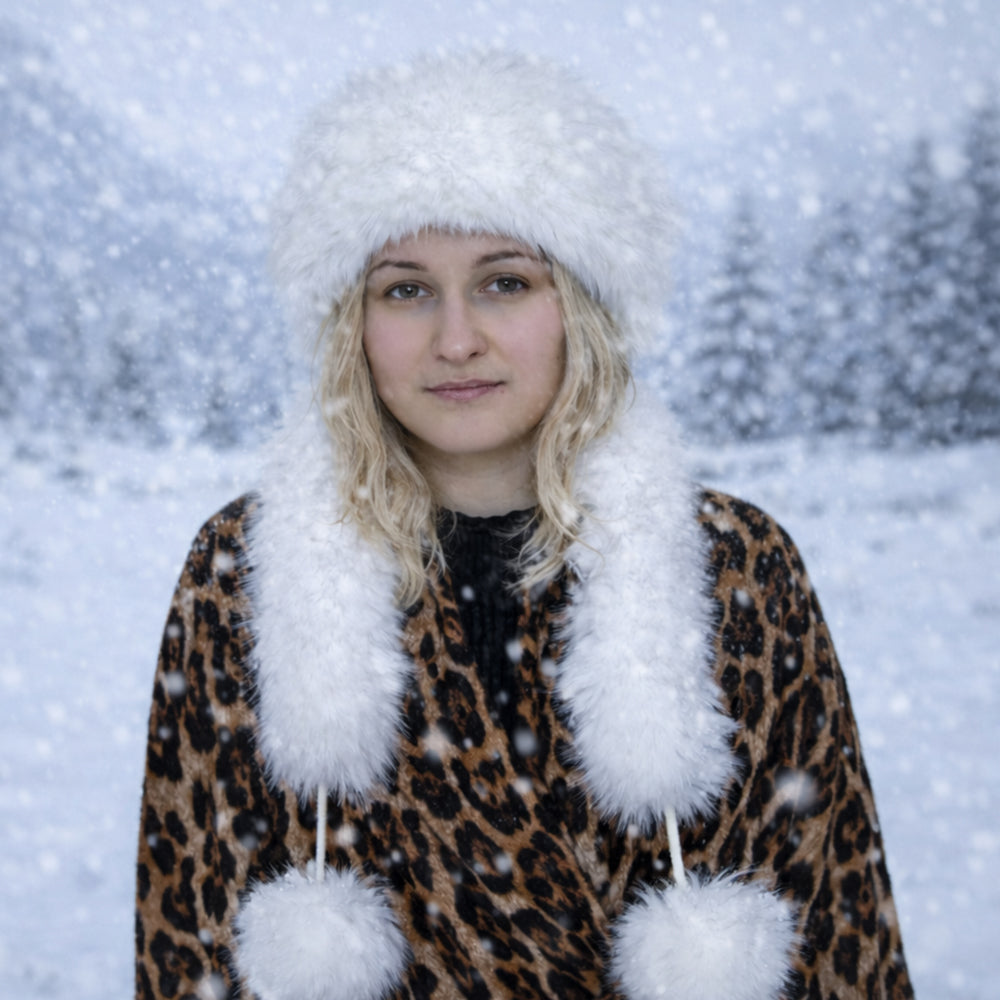 Weiße Wintermütze aus Kunstfell mit Schal – Einheitsgröße 1 