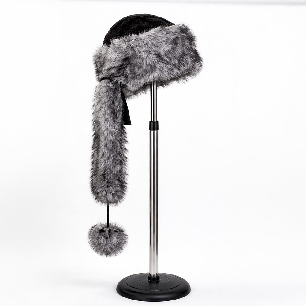 Silberfarbene Wintermütze aus Kunstfell mit Schal – Einheitsgröße