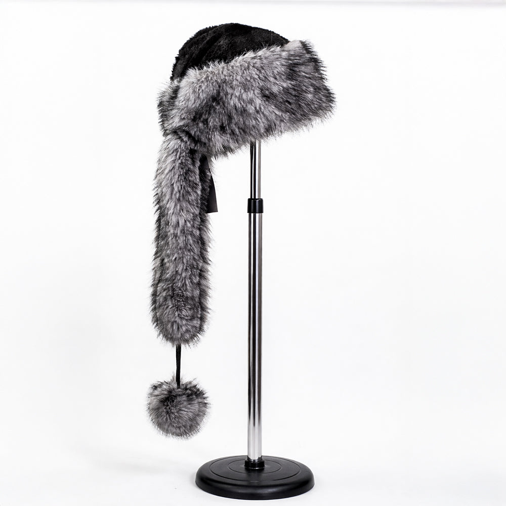 Silberfarbene Wintermütze aus Kunstfell mit Schal – Einheitsgröße