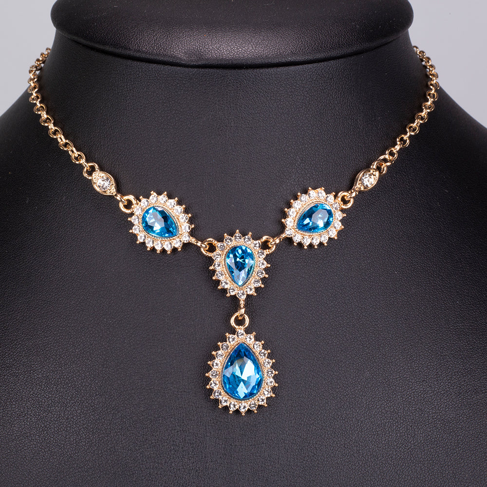 Schmuckgarnitur aus aus goldplattierter Legierung mit blauem Emporia®-Kristall und weißem Emporia® Kristall