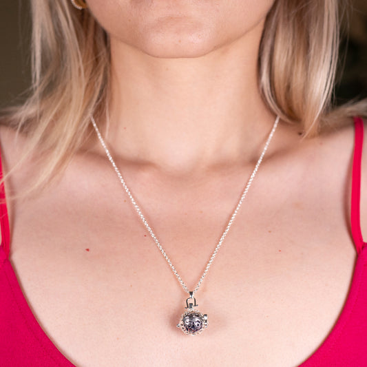 Halskette aus goldplattierter Legierung mit Amethyst und klarem Quarz