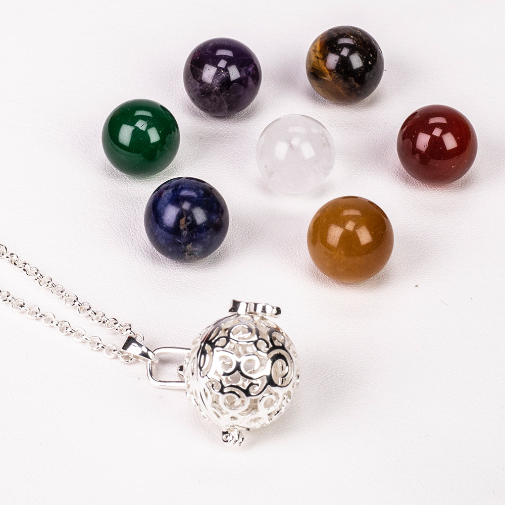 Halskette aus goldplattierter Legierung mit Amethyst und klarem Quarz