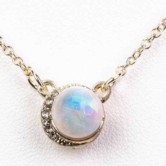 Halskette aus goldplattierter Legierung mit Regenbogenmondstein und weißem Emporia® Kristall