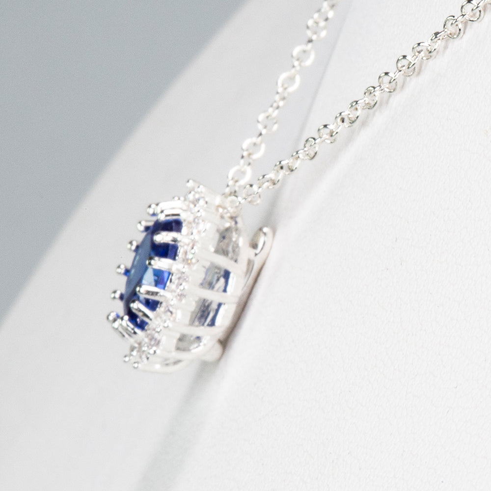 Schmuckgarnitur aus aus goldplattierter Legierung mit blauem Emporia®-Kristall und weißem Emporia® Kristall 2 