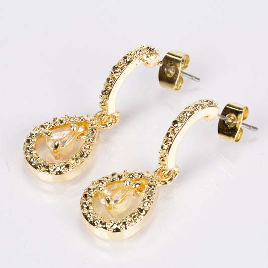 Uhr aus goldplattierter Legierung mit Rubin und weißem Emporia® Kristall