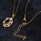 Halskette aus goldplattierter Legierung mit Saphir und weißem Emporia® Kristall