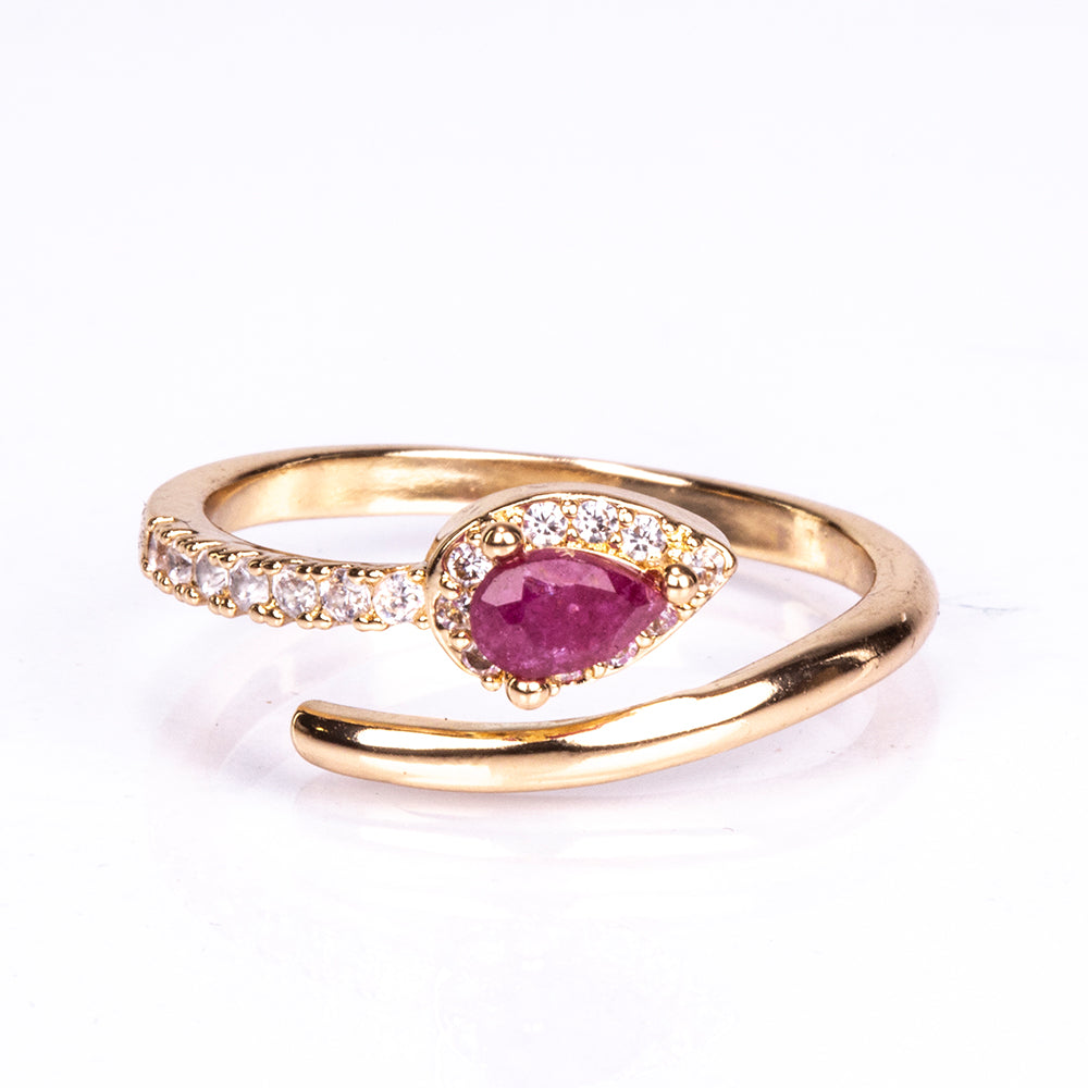 Ring aus goldplattierterr Legierung mit Rubin 1 
