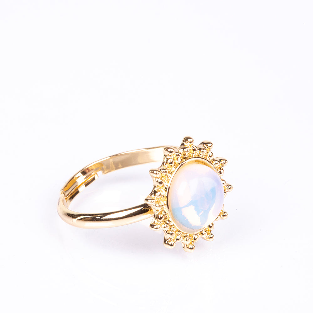 Ring aus goldplattierterr Legierung mit Mondstein