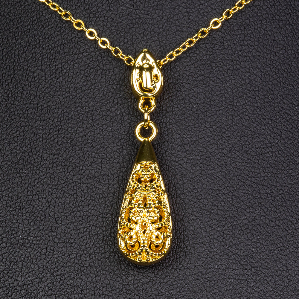 Schmuckgarnitur aus aus goldplattierter Legierung 5 