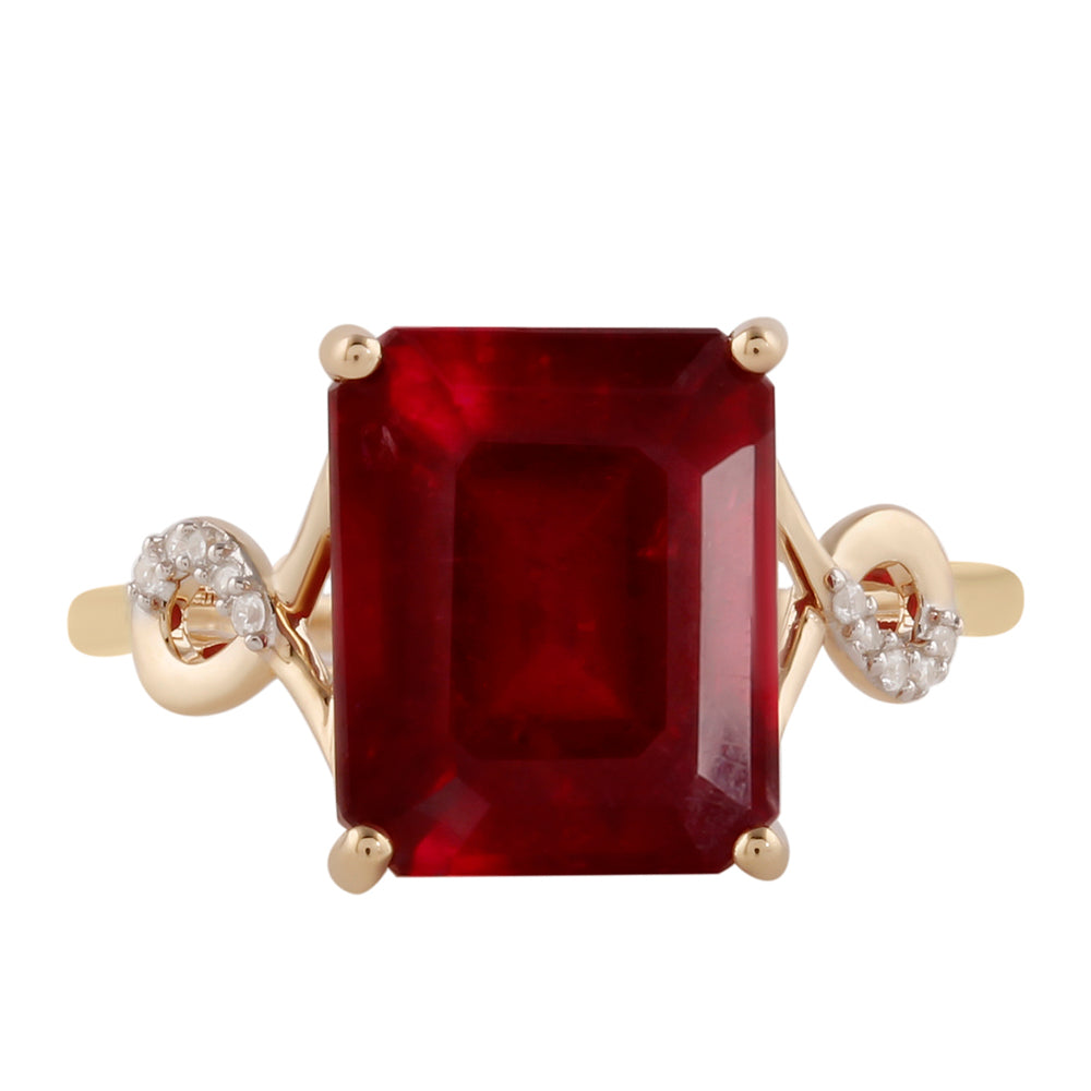 Goldring mit Rubin aus Madagaskar und weißem Zirkon 1 