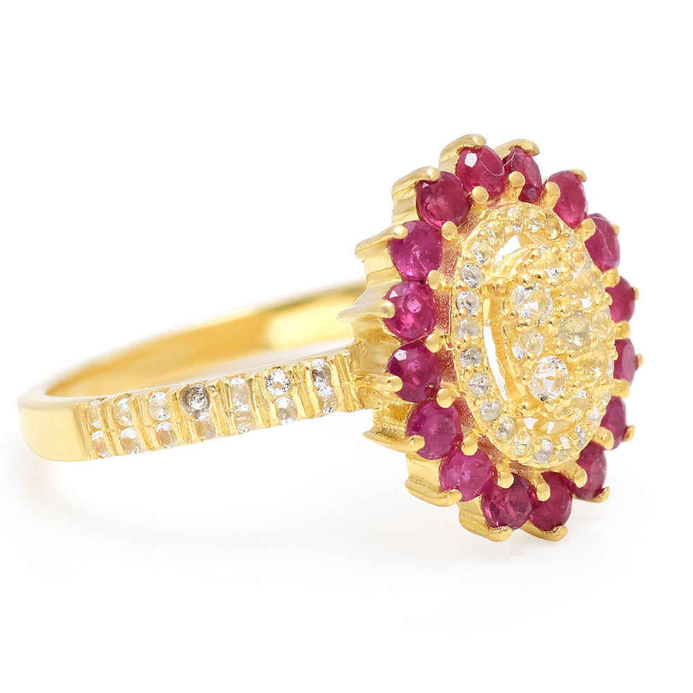 Goldplattierter Silberring mit Rubin aus Madagaskar und weißem Topas