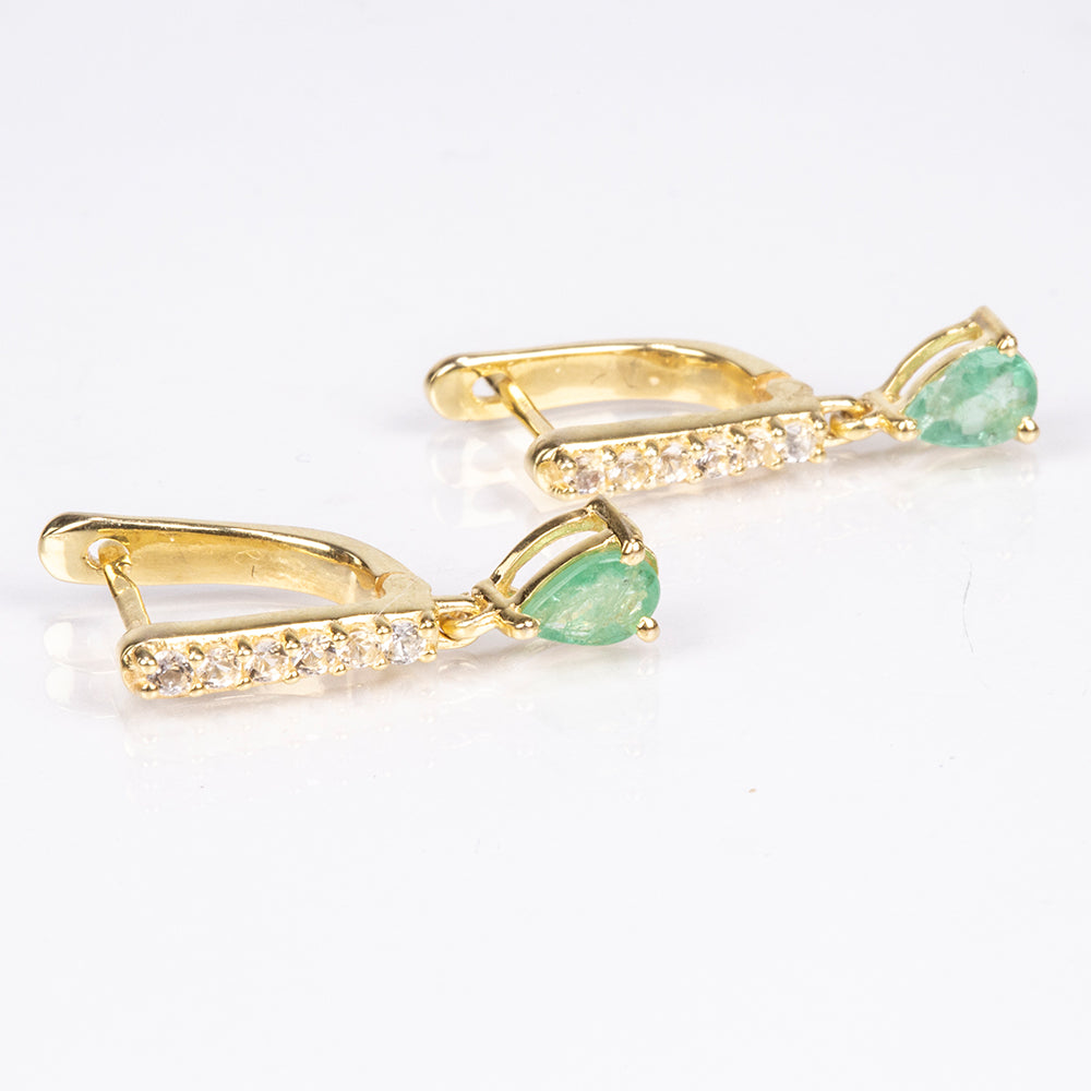 Goldplattierte Silberohrringe mit brasilianischem Smaragd und weißem Topas 12 