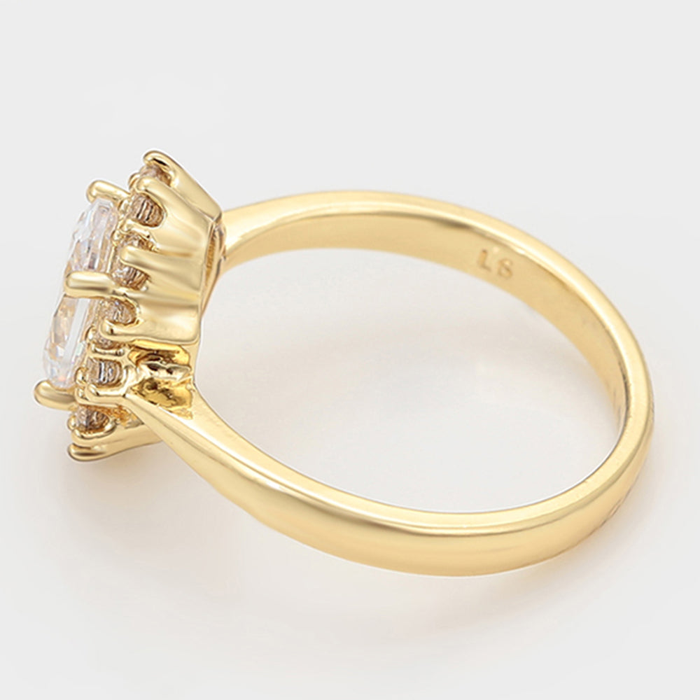 Ring aus goldplattierterr Legierung mit weißem Emporia® Kristall 6 