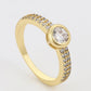 Ring aus goldplattierterr Legierung mit weißem Emporia® Kristall