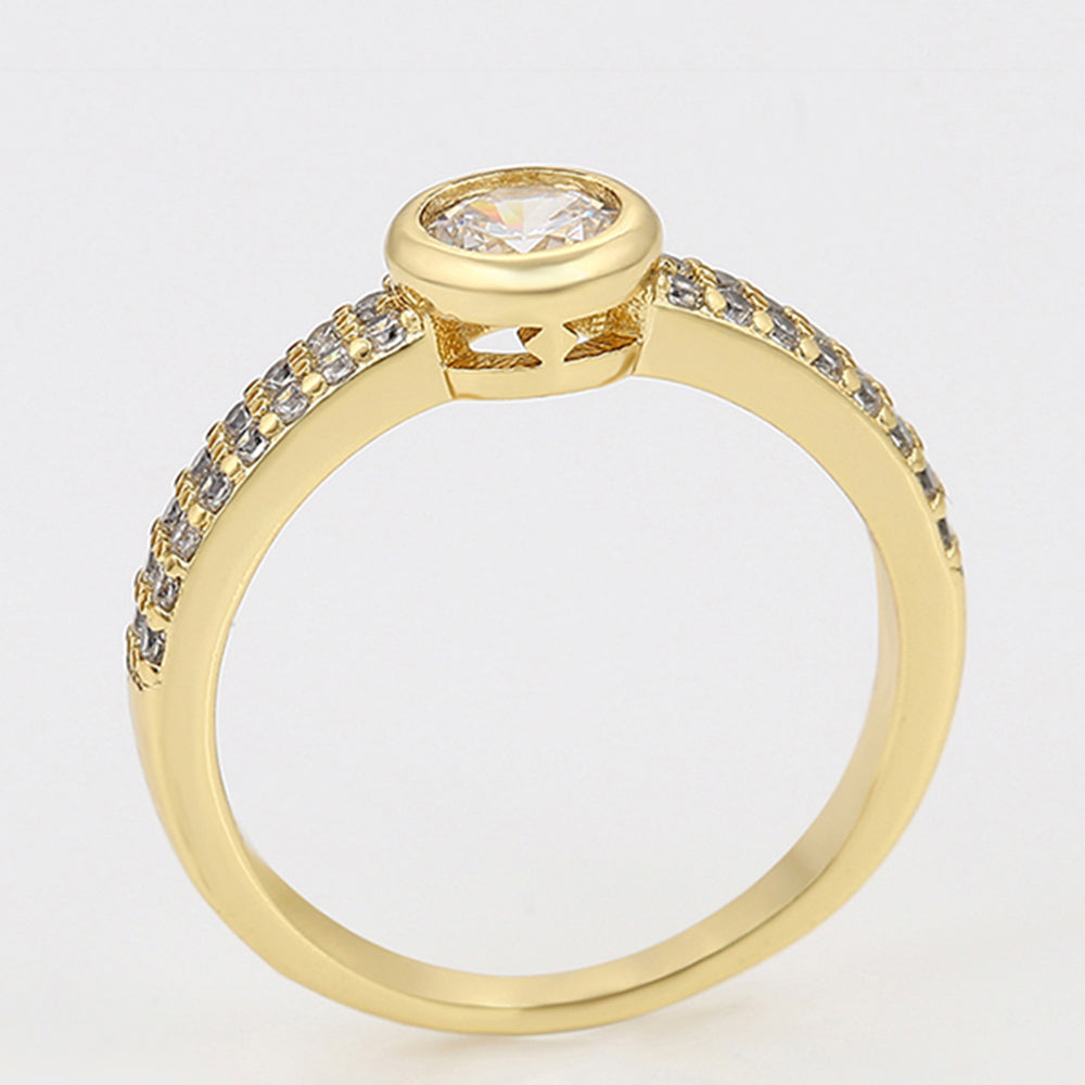 Ring aus goldplattierterr Legierung mit weißem Emporia® Kristall