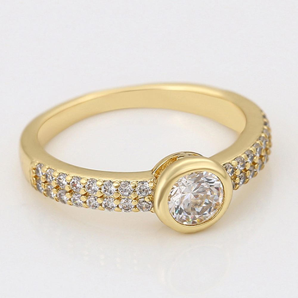 Ring aus goldplattierterr Legierung mit weißem Emporia® Kristall