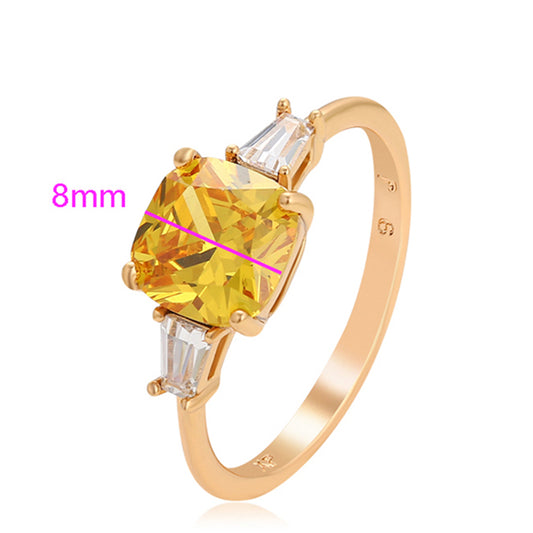 Ring aus goldplattierterr Legierung mit gelbem Emporia®-Kristall und weißem Emporia® Kristall