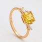 Ring aus goldplattierterr Legierung mit gelbem Emporia®-Kristall und weißem Emporia® Kristall