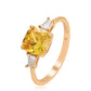 Ring aus goldplattierterr Legierung mit gelbem Emporia®-Kristall und weißem Emporia® Kristall