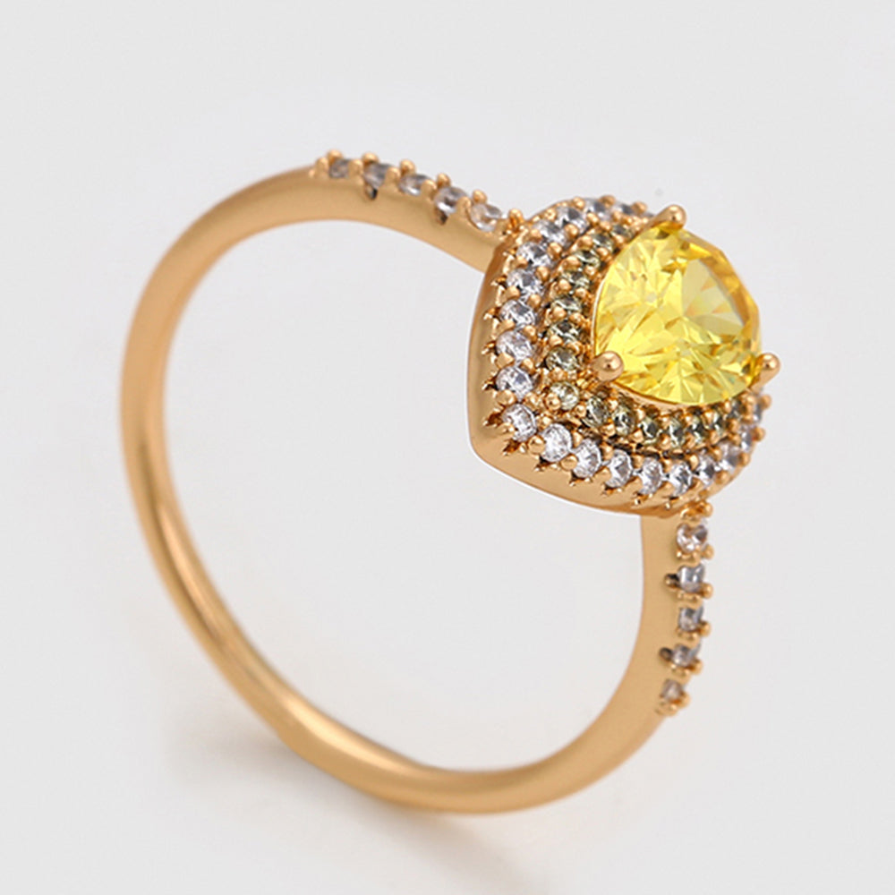 Ring aus goldplattierterr Legierung mit gelbem Emporia®-Kristall und weißem Emporia® Kristall 4 