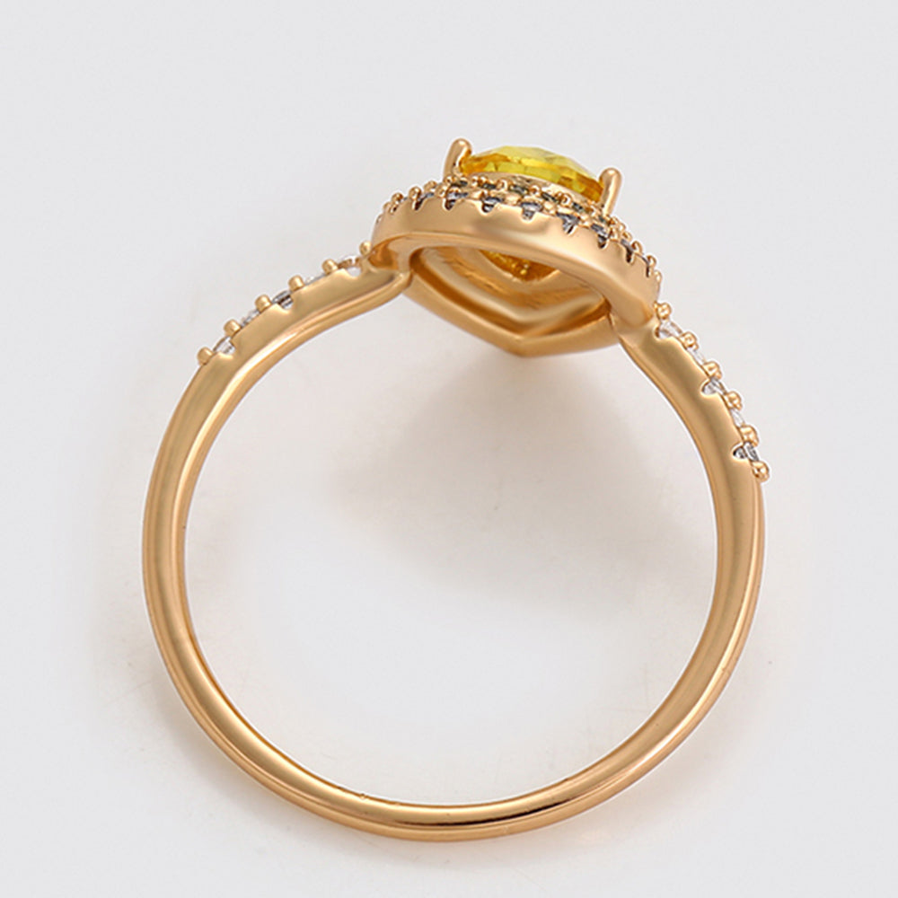 Ring aus goldplattierterr Legierung mit gelbem Emporia®-Kristall und weißem Emporia® Kristall