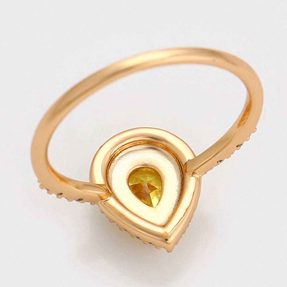 Ring aus goldplattierterr Legierung mit gelbem Emporia®-Kristall und weißem Emporia® Kristall 6 
