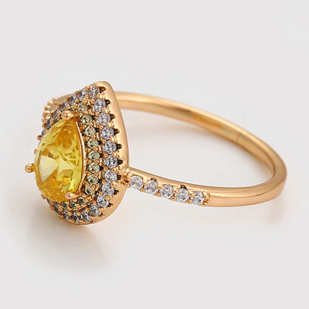 Ring aus goldplattierterr Legierung mit gelbem Emporia®-Kristall und weißem Emporia® Kristall