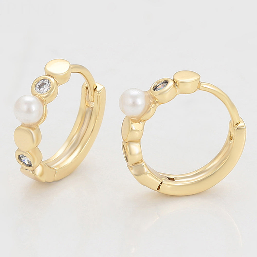 Ohrringe aus goldplattierter Legierung mit weißem Emporia® Kristall und Glasperle