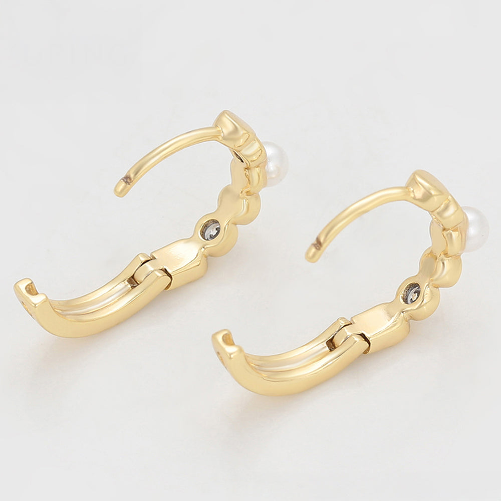 Ohrringe aus goldplattierter Legierung mit weißem Emporia® Kristall und Glasperle
