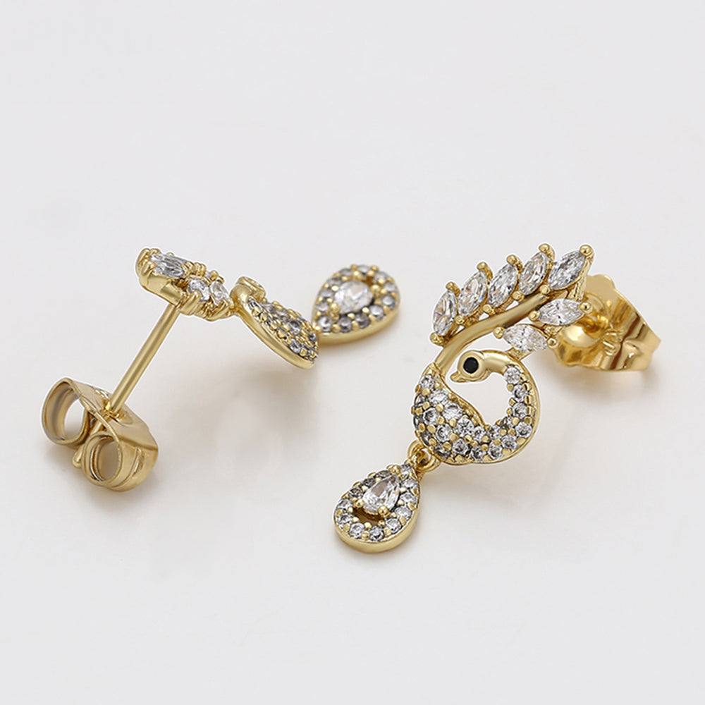 Ohrringe aus goldplattierter Legierung mit weißem Emporia® Kristall