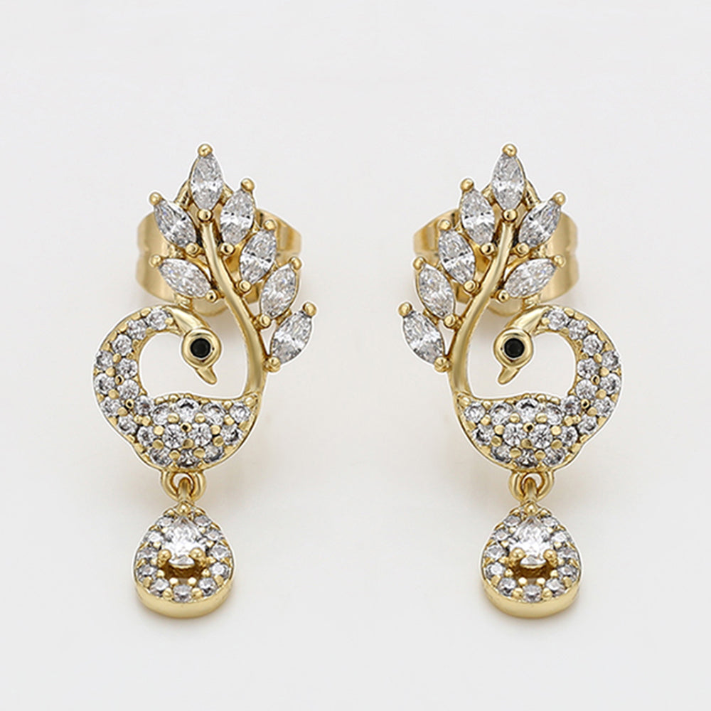 Ohrringe aus goldplattierter Legierung mit weißem Emporia® Kristall 6 