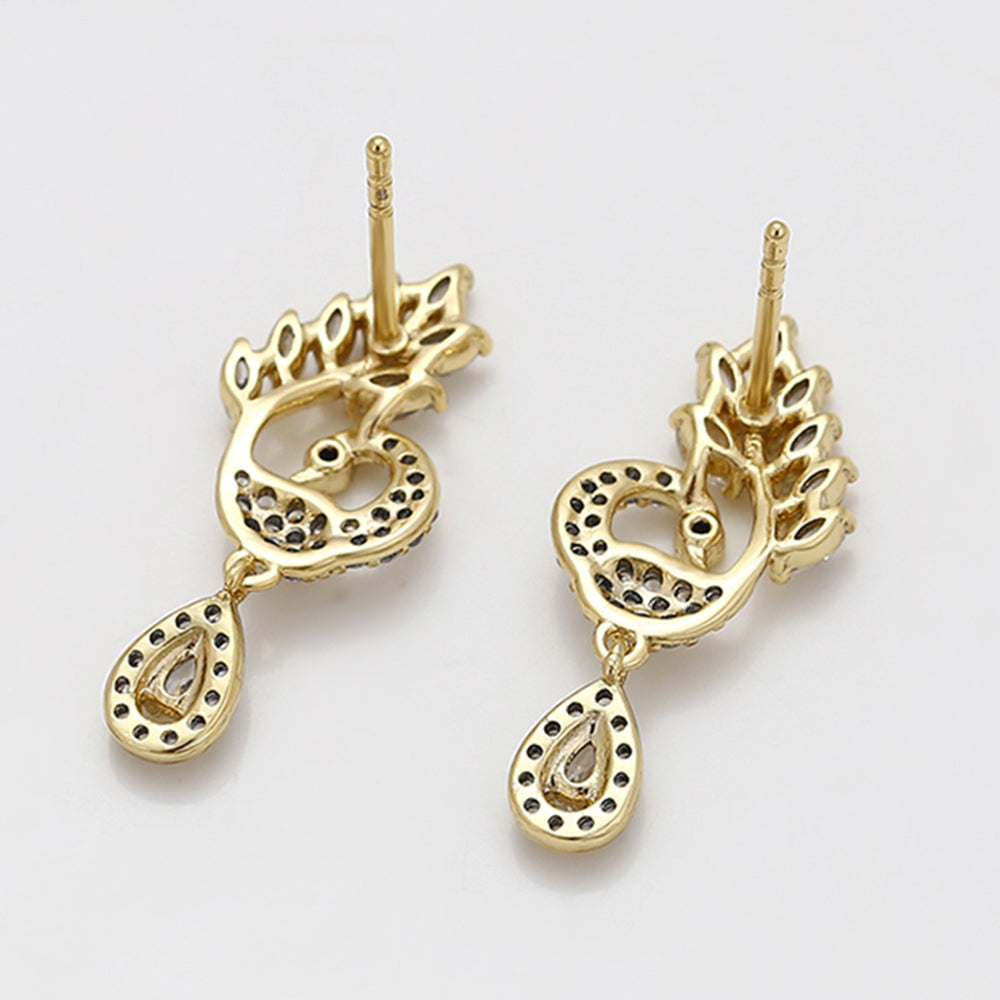 Ohrringe aus goldplattierter Legierung mit weißem Emporia® Kristall 7 