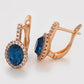 Ohrringe aus goldplattierter Legierung mit blauem Emporia®-Kristall und weißem Emporia® Kristall