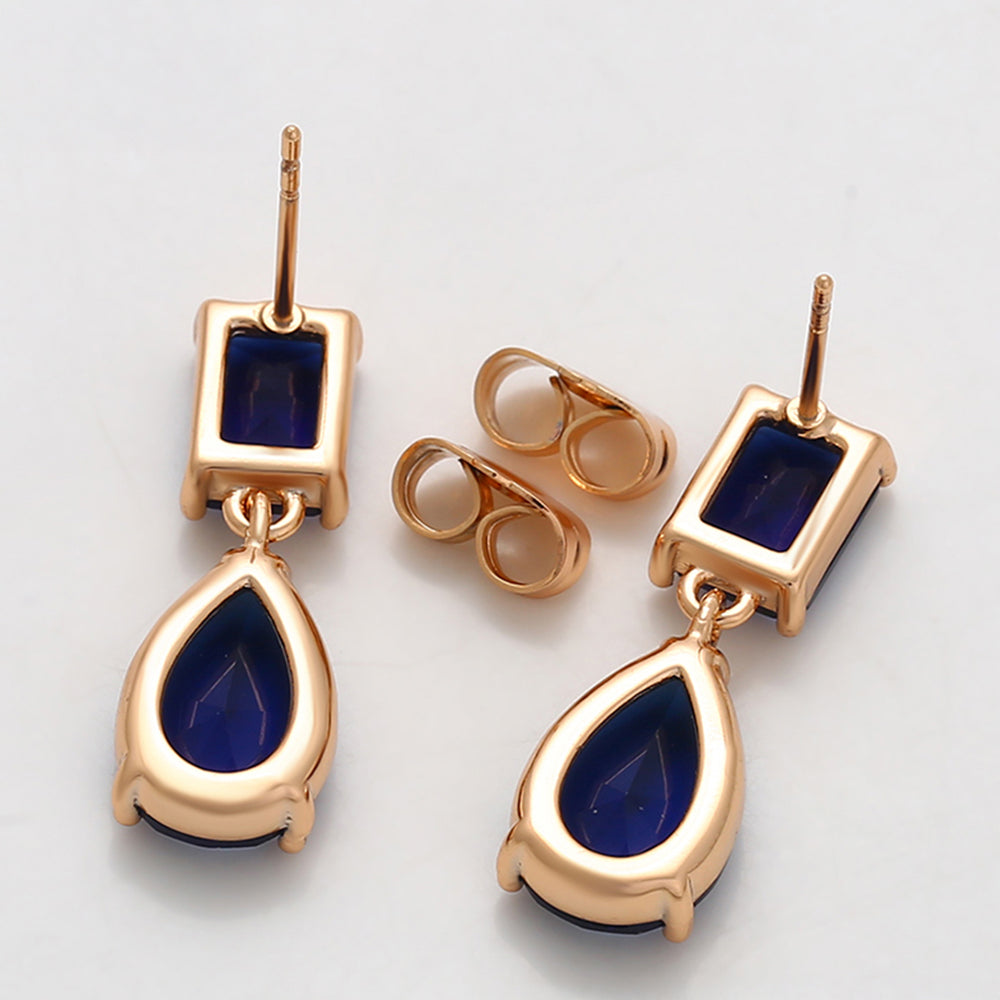 Ohrringe aus goldplattierter Legierung mit blauem Emporia®-Kristall