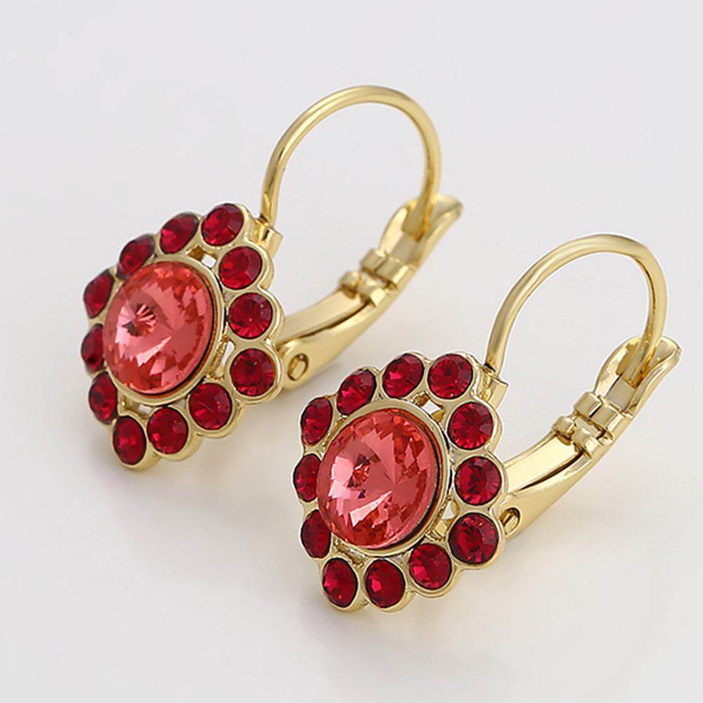 Ohrringe aus goldplattierter Legierung mit rotem Emporia®-Kristall 7 