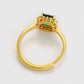 Ring aus goldplattierterr Legierung mit grünem Emporia® Kristall und weißem Emporia® Kristall