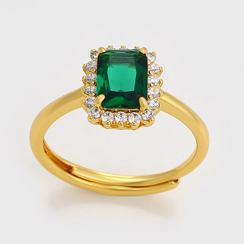 Ring aus goldplattierterr Legierung mit grünem Emporia® Kristall und weißem Emporia® Kristall