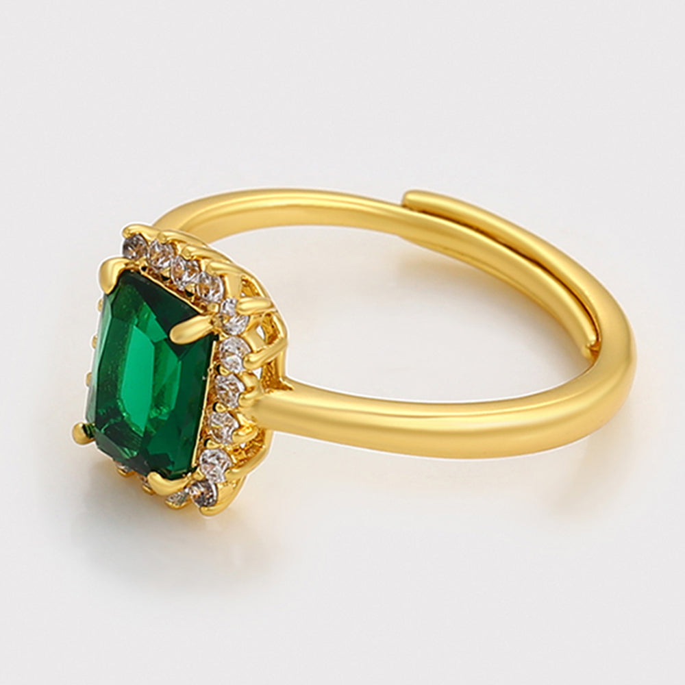 Ring aus goldplattierterr Legierung mit grünem Emporia® Kristall und weißem Emporia® Kristall 5 