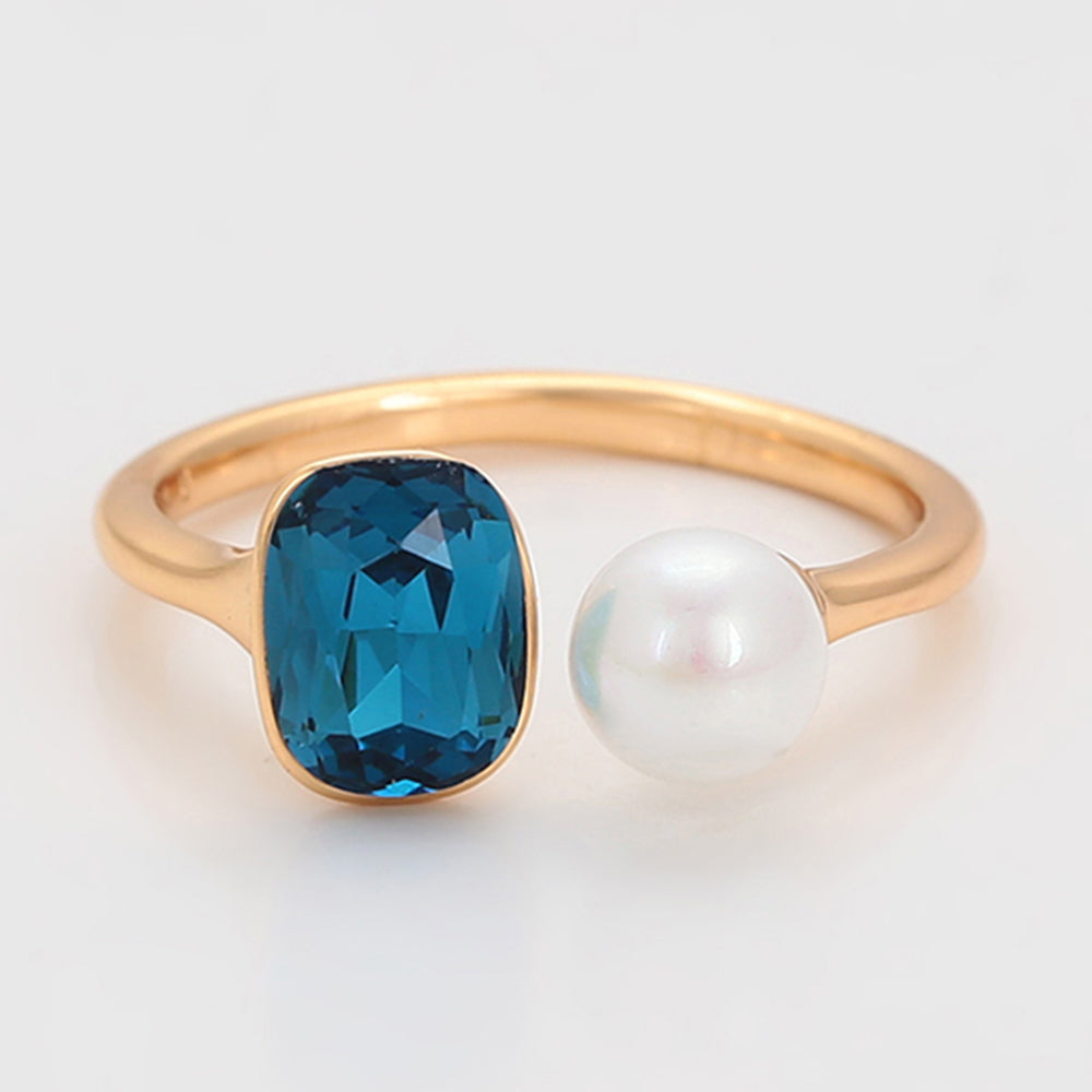 Ring aus goldplattierterr Legierung mit Glasperle und blauem Emporia®-Kristall 6 