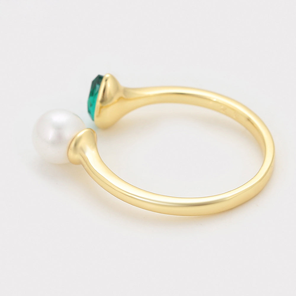 Ring aus goldplattierterr Legierung mit Glasperle und grünem Emporia® Kristall 5 