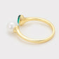 Ring aus goldplattierterr Legierung mit Glasperle und grünem Emporia® Kristall