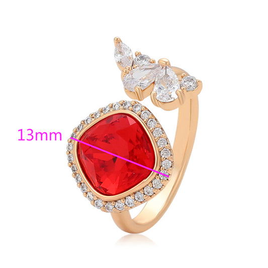 Ring aus goldplattierterr Legierung mit rotem Emporia®-Kristall und weißem Emporia® Kristall
