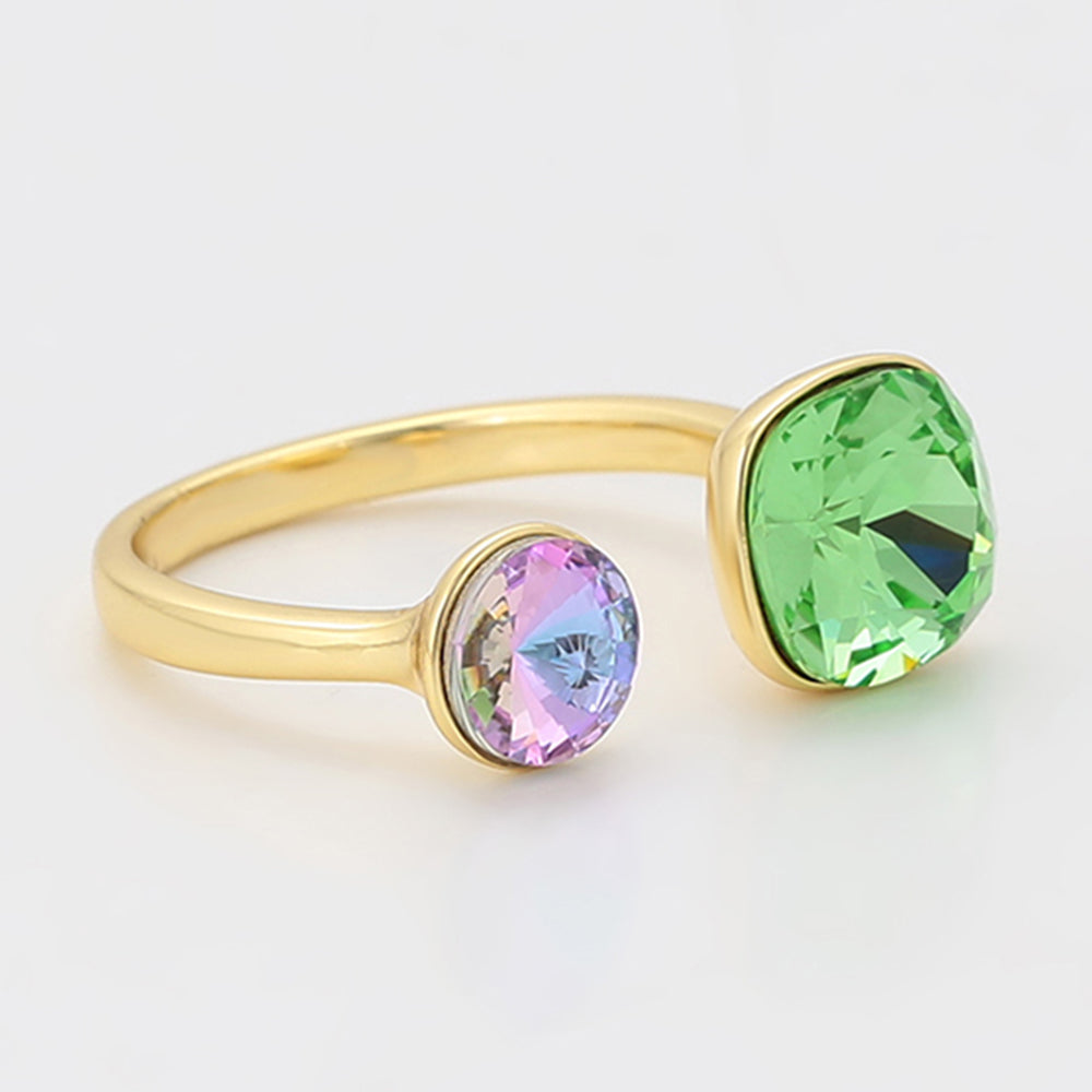 Ring aus goldplattierterr Legierung mit grünem Emporia® Kristall und purpurfarbenem Emporia® Kristall 4 