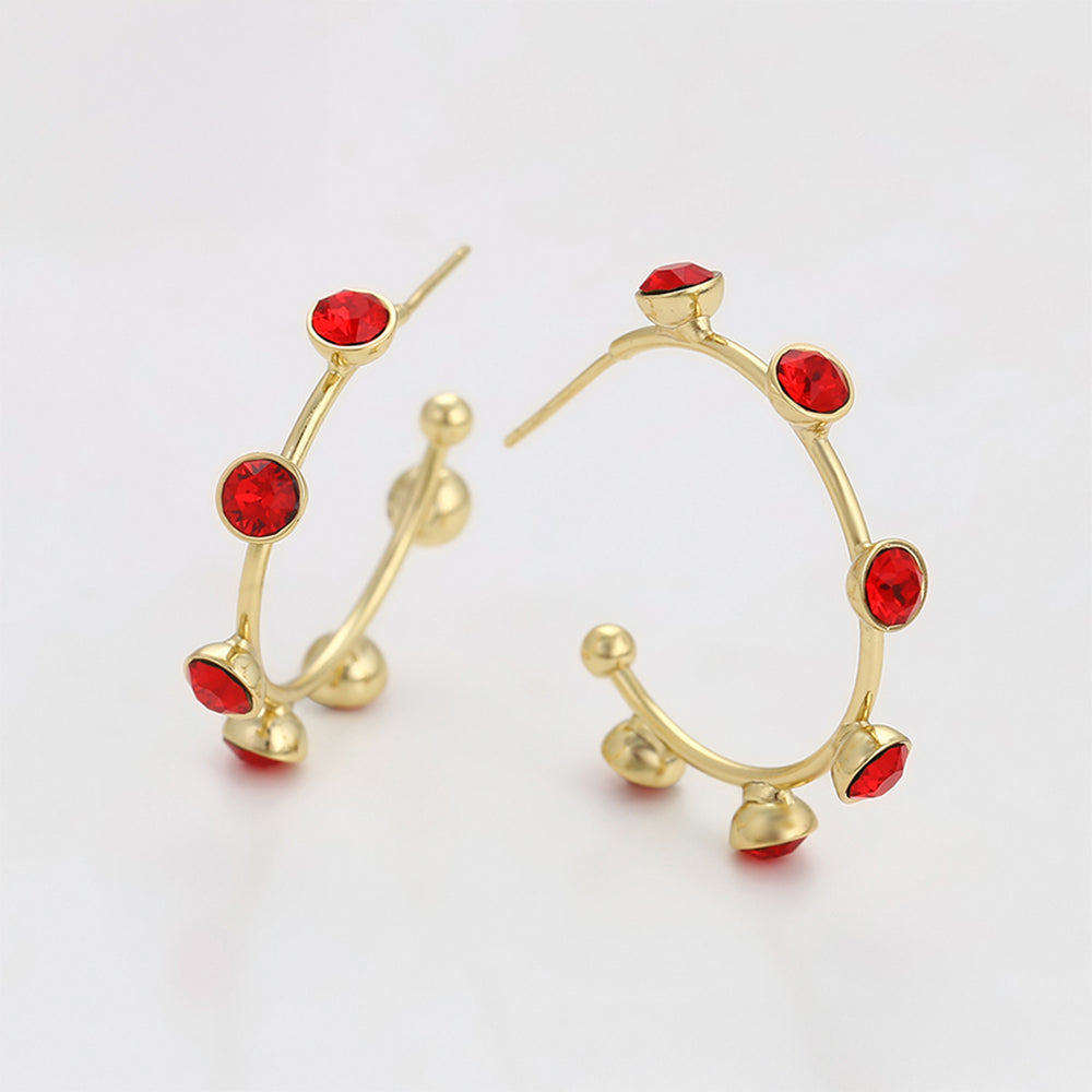 Ohrringe aus goldplattierter Legierung mit rotem Emporia®-Kristall 5 