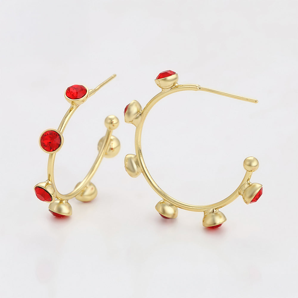 Ohrringe aus goldplattierter Legierung mit rotem Emporia®-Kristall 6 